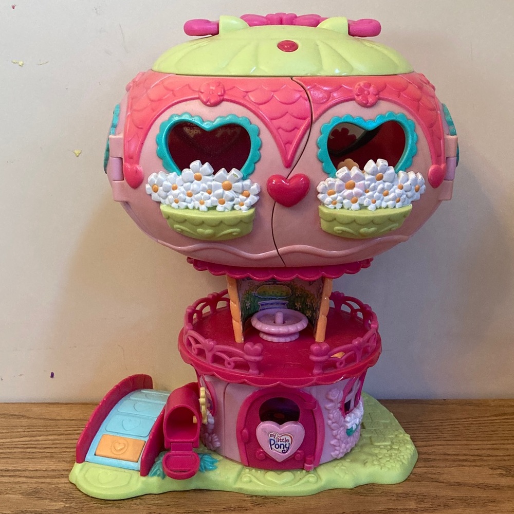 MLP ponyville pinkie Pie. Balloon house with working light.
